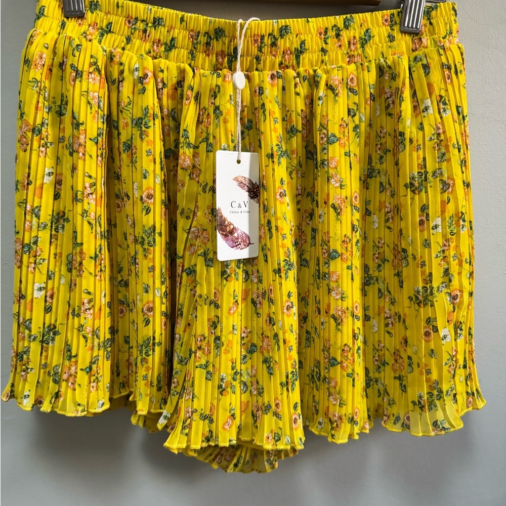 Chelsea & Violet Shorts Womens Small Yellow Floral Chiffon Lined Pleated Flowy - Picture 4 of 7